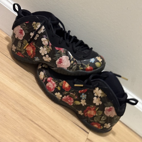 Nike Other - Nike Kids Floral Black Multicolor Sneakers